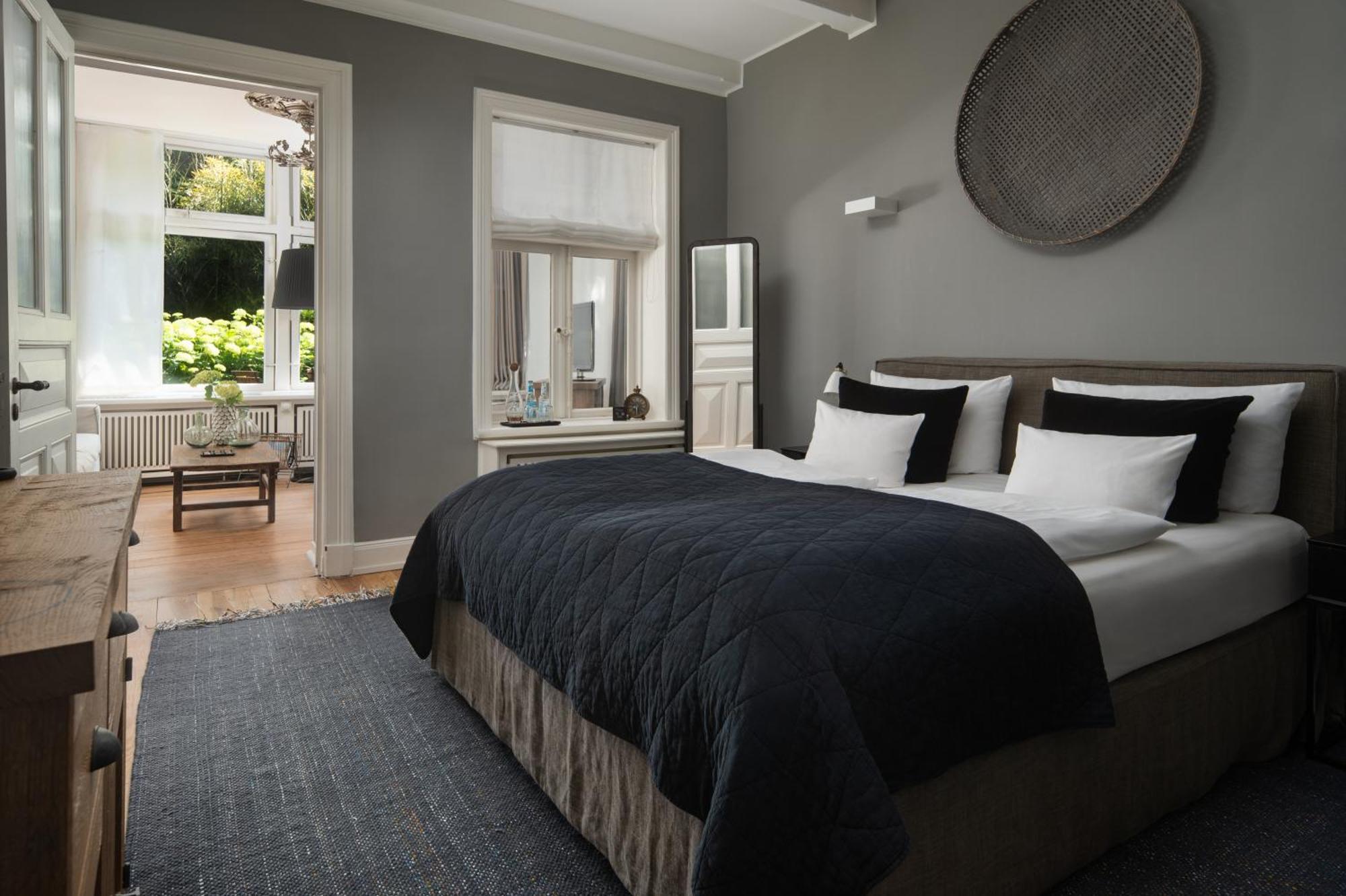 Suite with Terrace,1597555529:JPEG