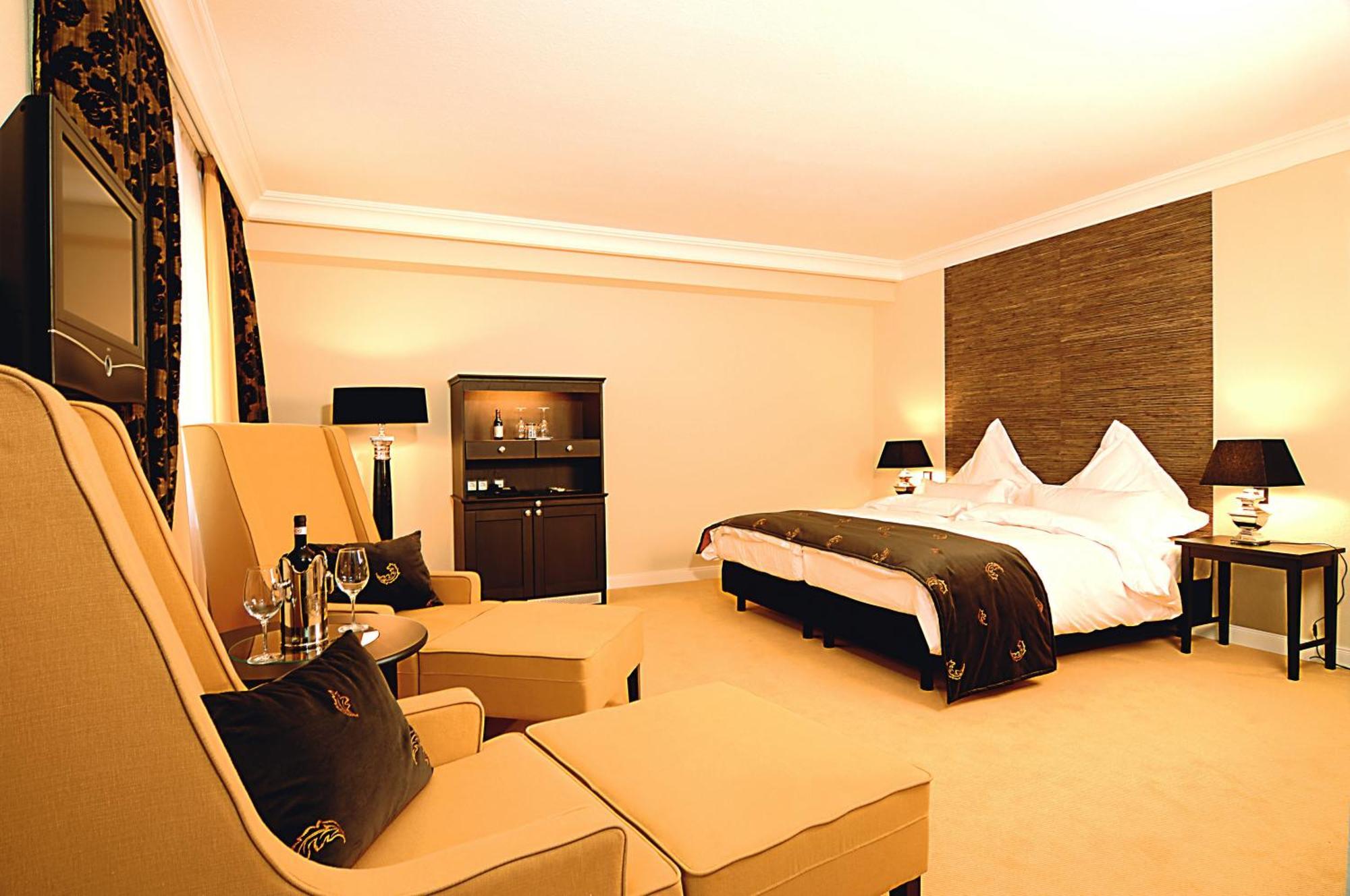 King Size Double Room,888857437:JPEG